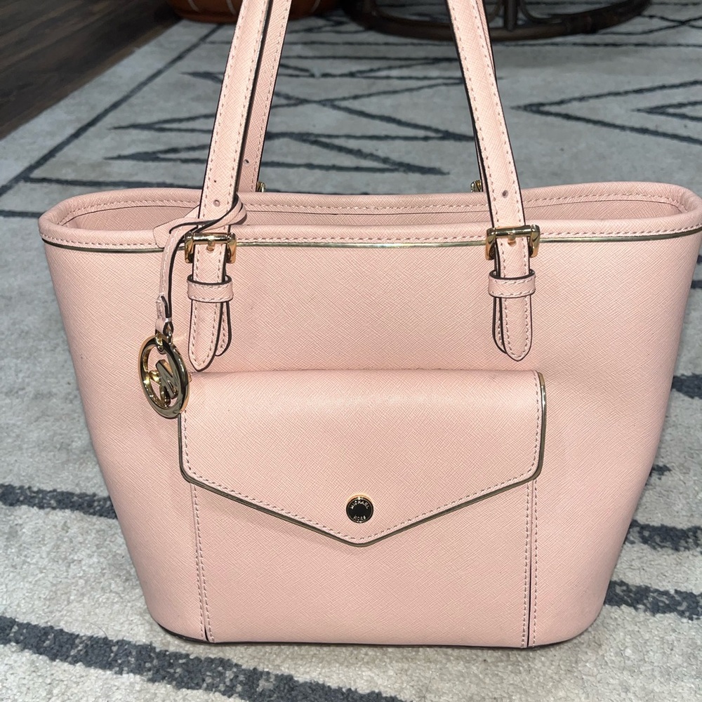 Pink michael kors purse!